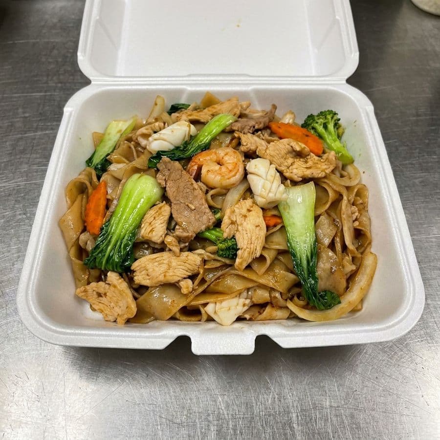 Stir-Fried Rice Noodles Mixed Vegetables / Hu Tieu Xao