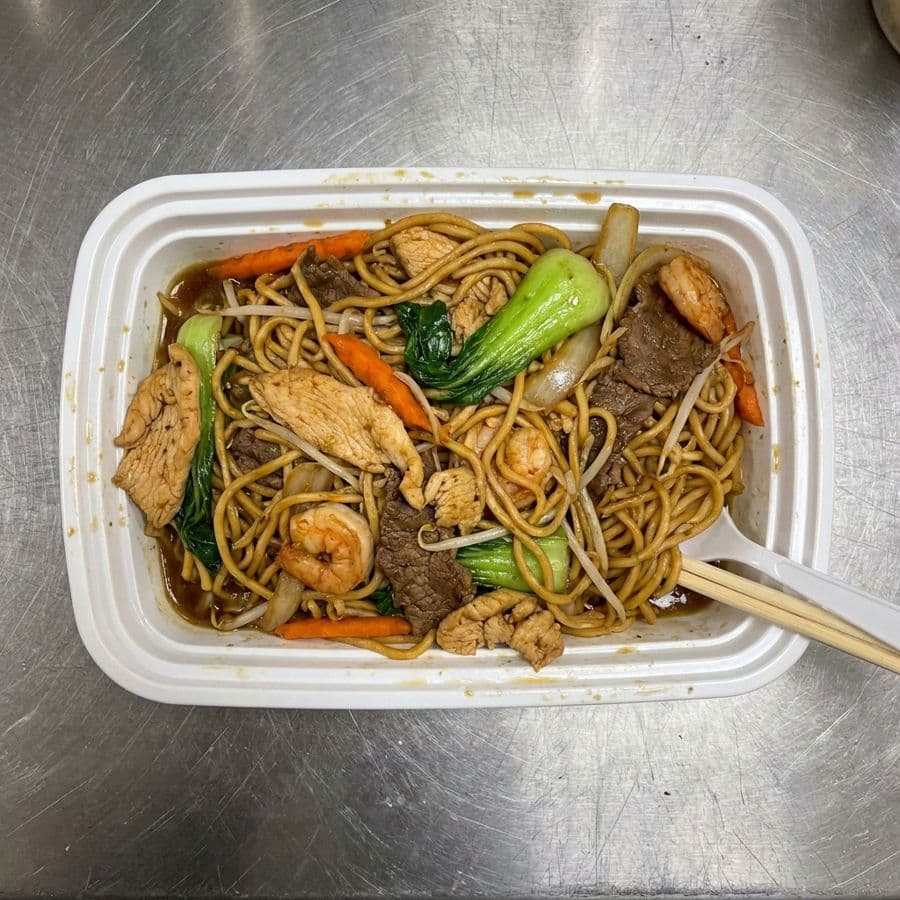 Stir-Fried Chow Mein Noodles / Mi Xao