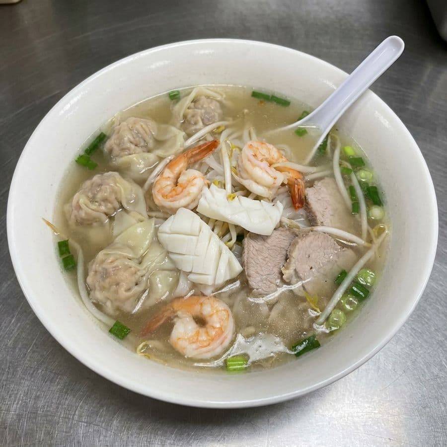 Rice Noodle and Wonton Soup / Hu Tieu Wonton