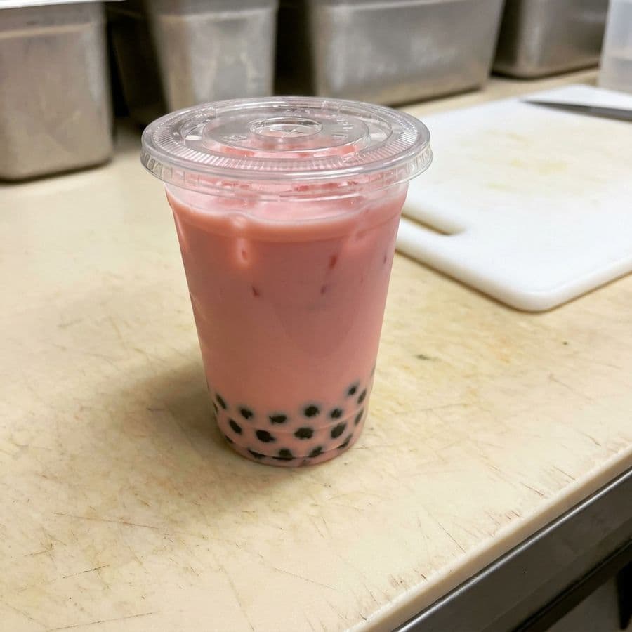 Strawberry Milk Tea / Dau