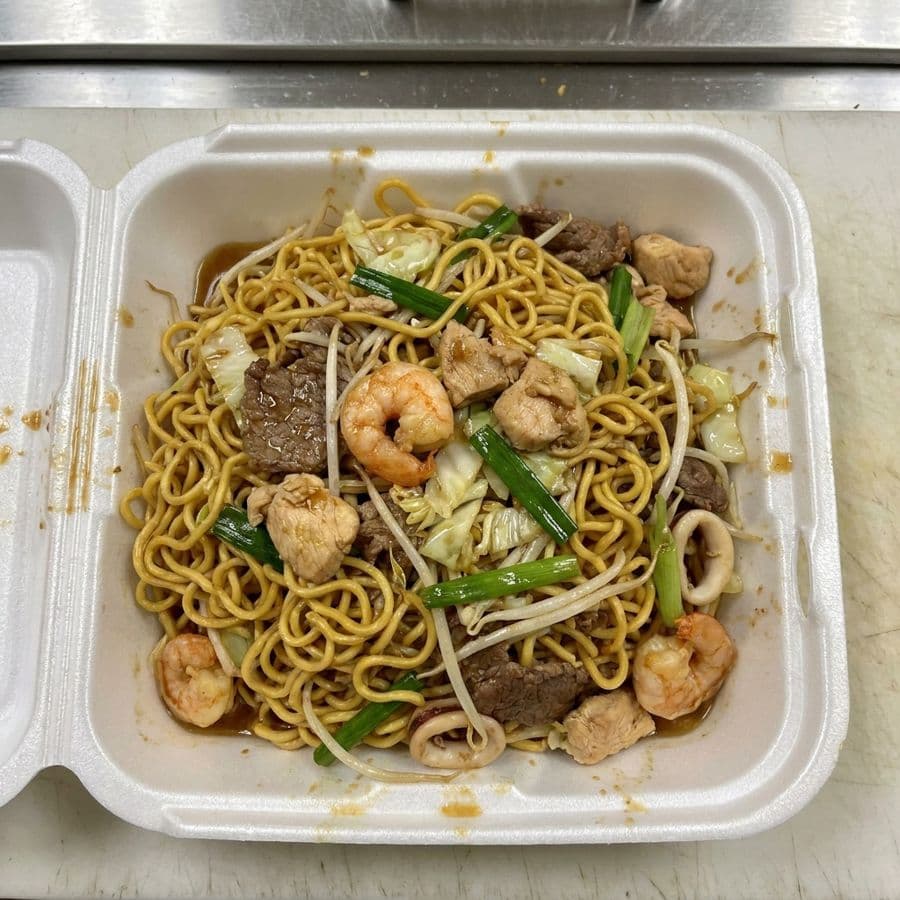 Mixed Stir Fried Egg Noodles / Mi Xao Thap Cam