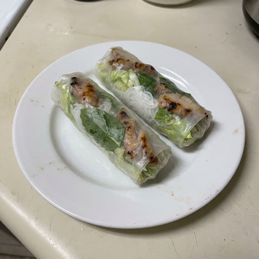 Grilled Chicken Fresh Rolls / Goi Cuon Ga Nuong (2 Rolls)